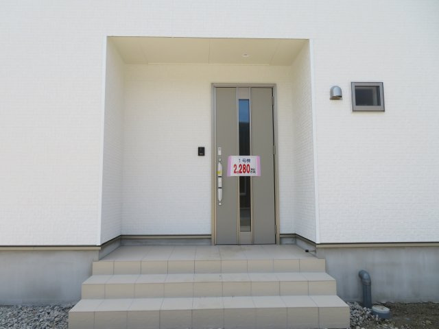 高崎市吉井町小暮第１（全2棟）1号棟の玄関