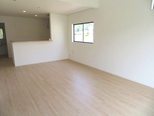 高崎市吉井町小暮第１（全2棟）2号棟の居間・リビング