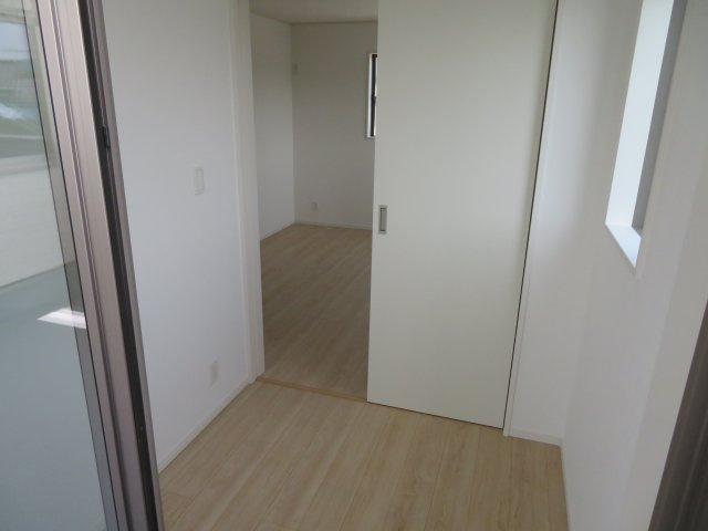 高崎市吉井町小暮第１（全2棟）2号棟の玄関