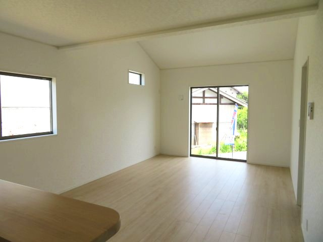 高崎市吉井町小暮第１（全2棟）2号棟の居間・リビング