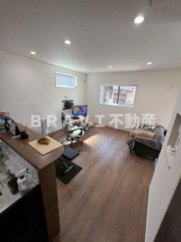 堺市堺区海山町4丁戸建　BRAVI不動産の居間・リビング