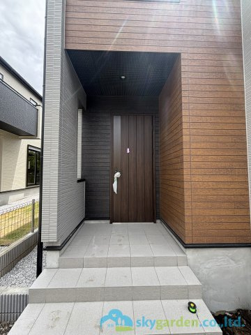 大磯町西小磯　新築戸建　全4棟1号棟の玄関