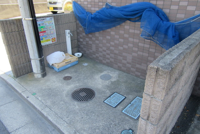 ロイヤルハイツドモンのその他共用部分|敷地内にゴミ置き場あります♪