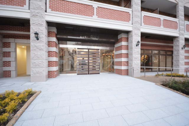 ラグゼ難波南のエントランス