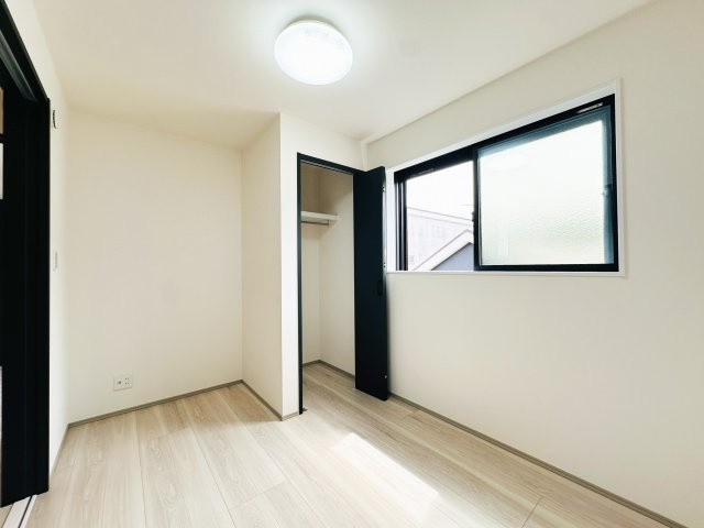 川崎市宮前区南野川3丁目　A号棟の洋室|落ち着いた色調の洋室です