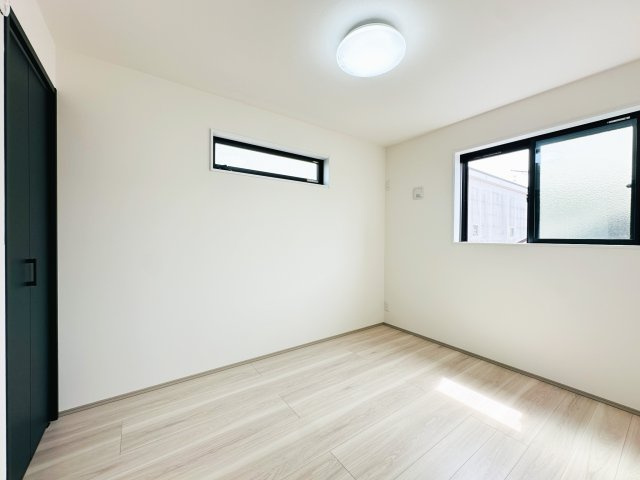 川崎市宮前区南野川3丁目　A号棟の洋室|ゆったりした洋室です