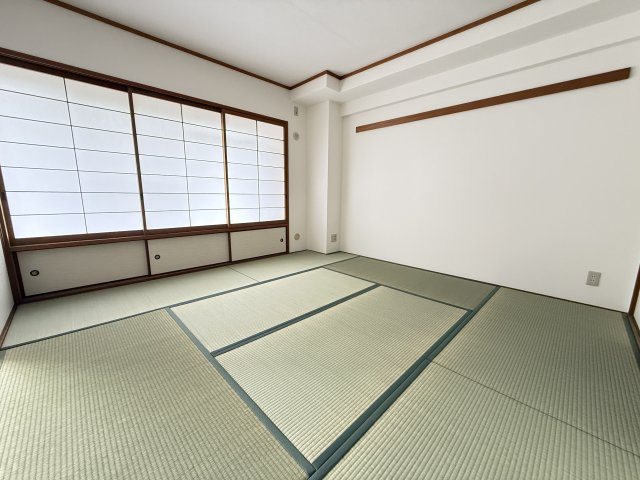 ルイシャトレ須磨名谷の和室