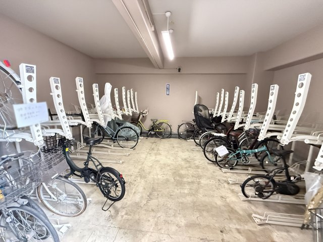 ルイシャトレ須磨名谷の駐輪場