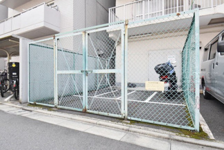【駐車場】 | バイク置き場。空き区画の有無や駐輪料金、サイズおよび排気量規定などについては、改めてお問い合わせください。～即日のご見学可能～　お問合せはお気軽にどうぞ。