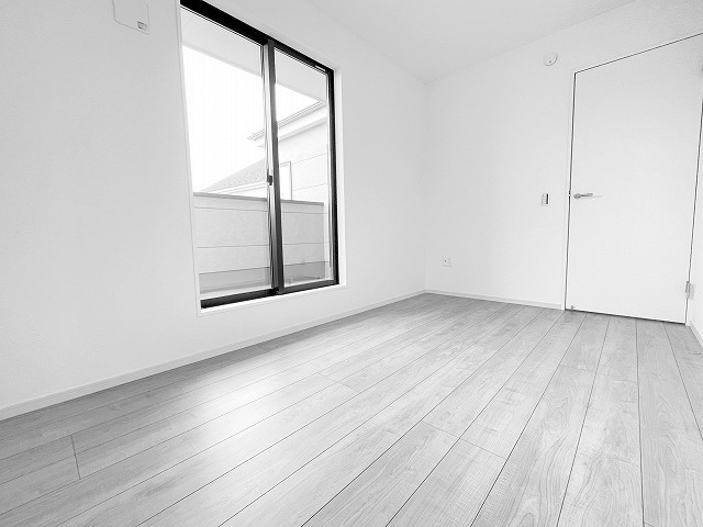 【洋室】 | ふじみ野市亀久保　新築一戸建住宅　全1棟　(ふじみ野店) | 洋室5.0帖：二面採光の明るいお部屋です♪