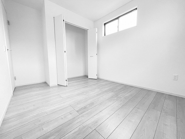 【洋室】 | ふじみ野市亀久保　新築一戸建住宅　全1棟　(ふじみ野店) | 洋室5.7帖：クローゼット完備二面採光のお部屋です♪