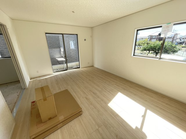 高崎市新町第１２（全3棟）1号棟の居間・リビング