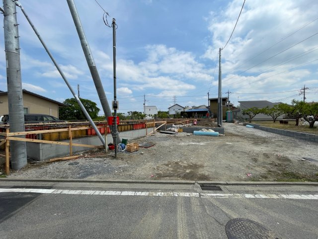 高崎市新町第１２（全3棟）1号棟の前面道路含む現地写真