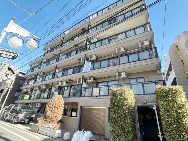 【外観】 | マイキャッスル東長崎 | 前面道路と外観の様子です。～即日のご見学可能～　お問合せはお気軽にどうぞ。