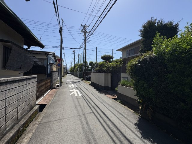 売土地　沼津市小諏訪の周辺|前面道路は広く、車での行き来にも困りません！