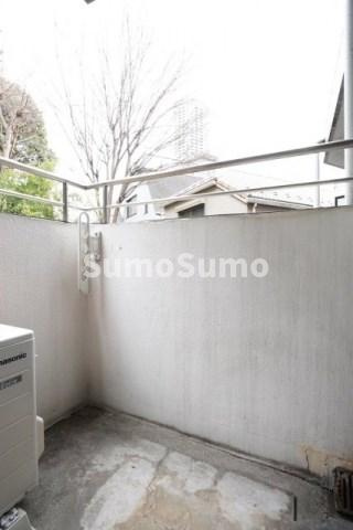 ヒルズ代官山のバルコニー|お洗濯にも便利なバルコニー付き