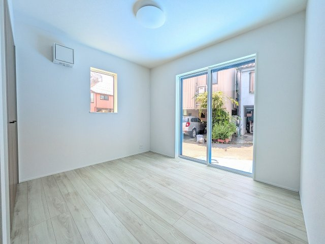 八王子市　万町　新築一戸建て　１期の寝室|～1階6.0帖の主寝室　ベッドなど大型家具のレイアウトもしやすい広さです～