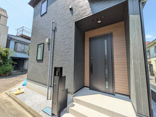 八王子市　万町　新築一戸建て　１期の玄関|～玄関は安心のWロックキーを採用～