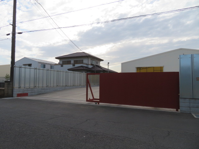 越谷市谷中町４丁目の倉庫