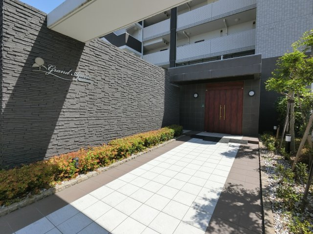 江戸川区東小岩１丁目の賃貸マンションのエントランス