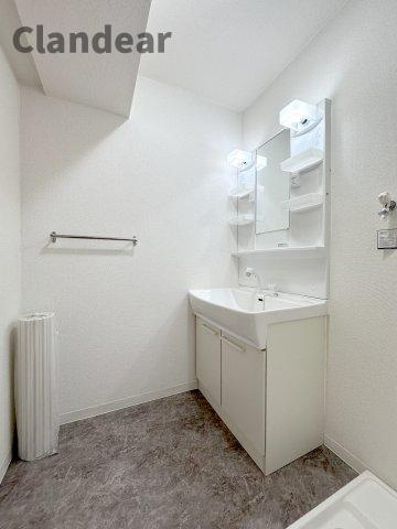 ワコーレ西新井の独立洗面台|ドキドキの新生活も、安心してスタート。ぴったりの住まいを見つけませんか？クランディアが一緒に住まい選びをサポートします‼　まずは、お気軽にお問合せください　＃クランディア