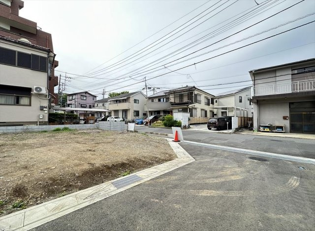 【外観】 | 志木市本町2丁目　建築条件なし売地　全5区画　(志木本店) | 販売現地／2026年4月18日撮影　
スーパーやドラッグストアなど買い物施設が充実しているので日々の生活に便利。