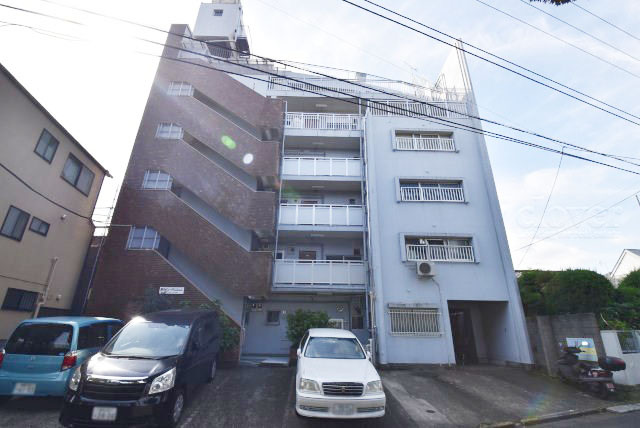 【外観】 | 冨士ビューマンション | さほど大きなサイズではありませんが、清潔感があり、好感の持てるマンション外観。ぜひ一度、現地でご覧ください。～即日のご見学可能～　お問合せはお気軽にどうぞ。
