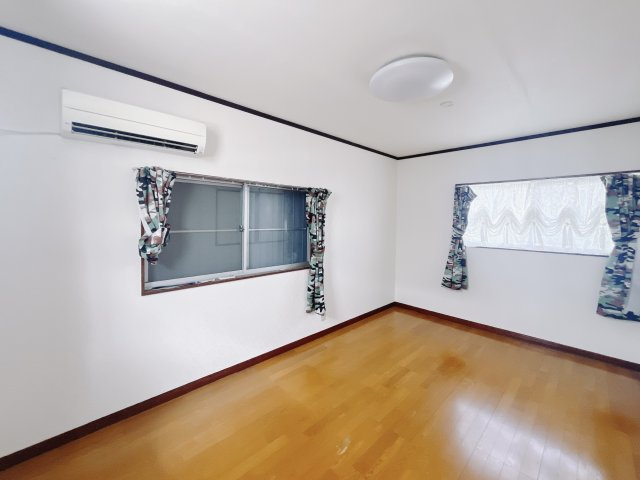 【中古戸建】高崎市中居町3丁目の洋室|■2階洋室｜ナチュラルカラーの床です。模様替えなどとても楽しく工夫できます♪陽当たり、風通しもとても良いので毎日快適な生活スタートです！子供部屋にも良いですね♪