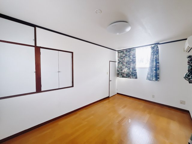 【中古戸建】高崎市中居町3丁目の洋室|■2階洋室｜子供部屋のメリットは「自立心を養うことができる」「自分で整理整頓できるようになる」そして、お子様が成長した際には「プライバシーを確保できる」といい事だらけ♪