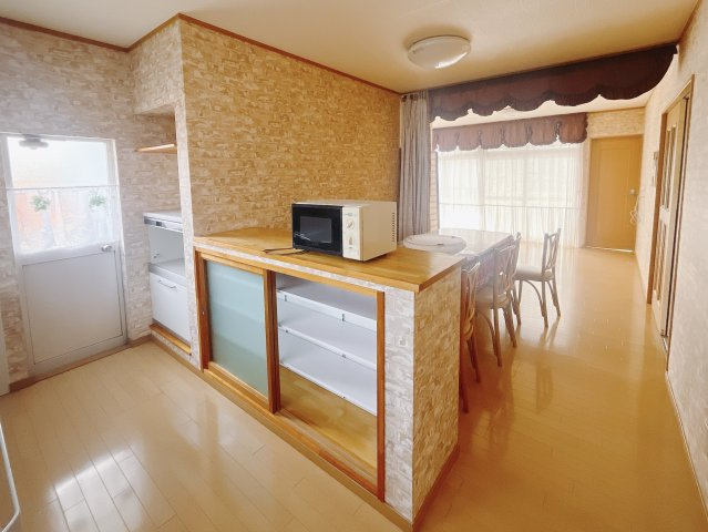 【中古戸建】高崎市中居町3丁目の居間・リビング|■リビング｜家族でゆったりくつろげる、居心地の良いリビング♪賃貸と違って、テレビや音楽の音を気にしなくて良いことが嬉しいですね(*＾＾*)