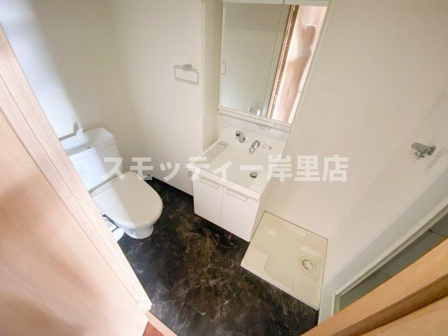 ティアラコート　ウエストの洗面所