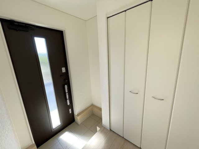 高崎市新町第１２（全3棟）3棟の玄関
