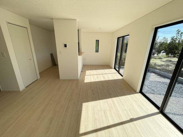 高崎市新町第１２（全3棟）3棟の居間・リビング