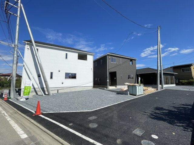 高崎市新町第１２（全3棟）3棟の前面道路含む現地写真