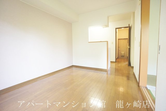 ガーデンパレスＡの居間・リビング