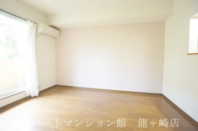 ガーデンパレスＡの居間・リビング