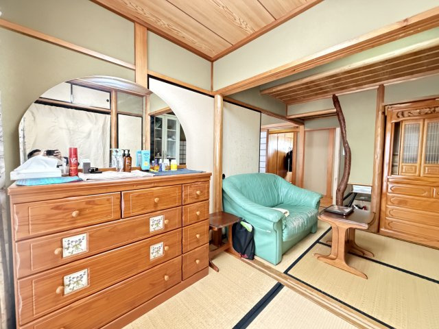 北谷町北谷2丁目（賃貸併用住宅）の和室|和室4帖＋水屋約3帖♪