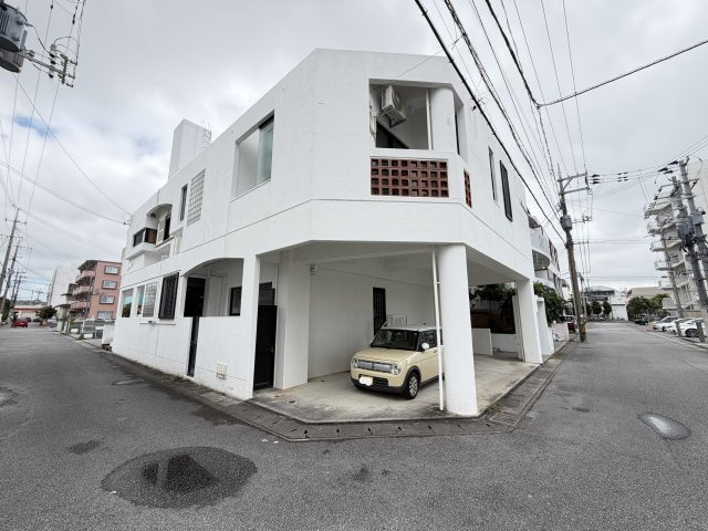 北谷町北谷2丁目（賃貸併用住宅）の外観|※北東側公道6m♪北西側公道6m♪