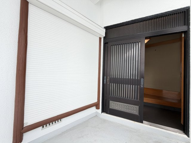 北谷町北谷2丁目（賃貸併用住宅）の玄関|オシャレな日本式玄関♪