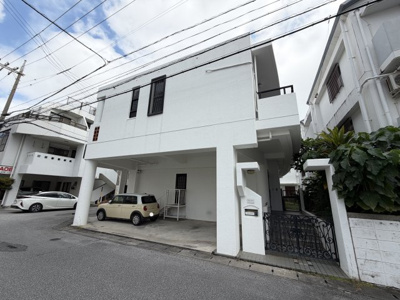 【外観】 | 北谷町北谷2丁目（賃貸併用住宅） | 1階＋2階西側賃貸中♪2階東側居住用♪（計2世帯）※賃貸側写真
