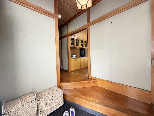 北谷町北谷2丁目（賃貸併用住宅）の玄関|和風テイスト玄関♪