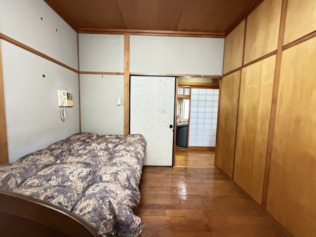 北谷町北谷2丁目（賃貸併用住宅）の洋室|洋室約7.5帖＋収納付き♪