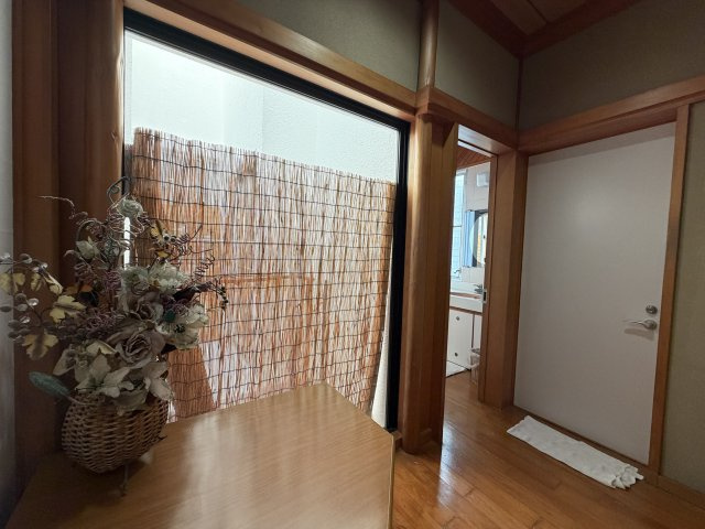 北谷町北谷2丁目（賃貸併用住宅）の内装|採光付きで明るい♪