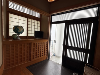 【玄関】 | 北谷町北谷2丁目（賃貸併用住宅） | オシャレな日本式玄関♪
