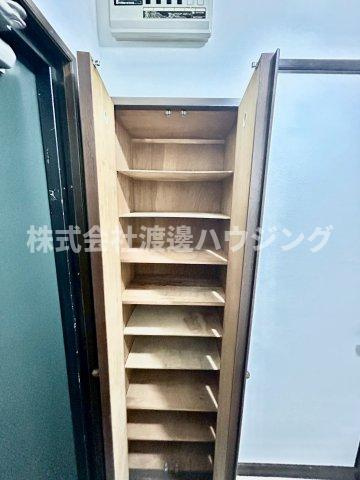 サンテルコ千里山の収納|下駄箱付き