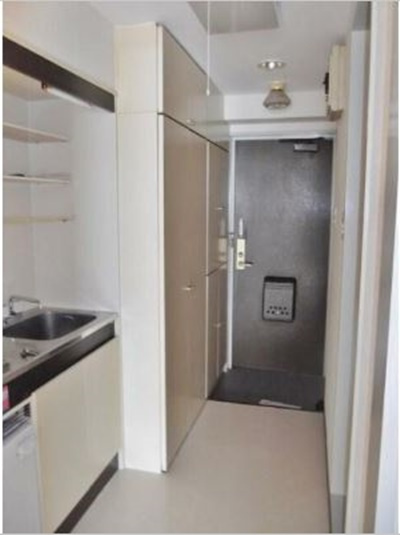 横浜市中区寿町２丁目の賃貸マンションの玄関