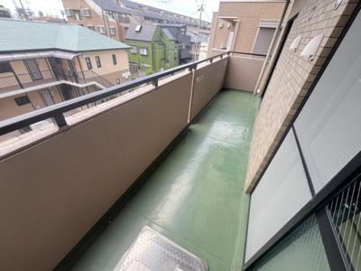 【バルコニー】 | ソアール門戸荘 | 外からの目が気にならないバルコニーで洗濯物が干せます