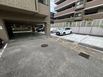 【駐車場】 | ソアール門戸荘 | カースペースがあります