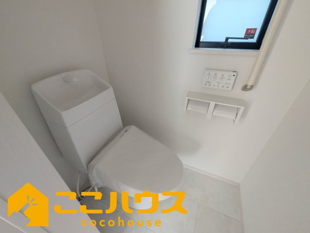 うるま市江洲2108番　新築戸建て　全10棟　H号棟のトイレ|高機能トイレ