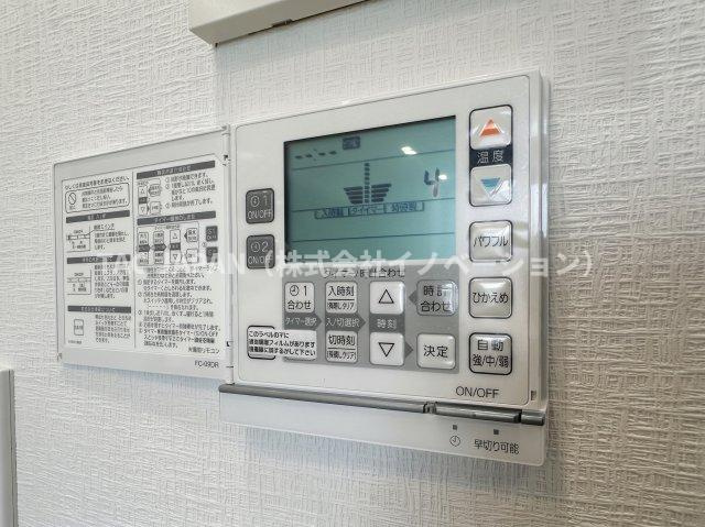 朝日サテライト上野の冷暖房・空調設備|【床暖房】
リビングには埃が舞わず輻射熱で身体を芯から暖めてくれる経済的な床暖房を完備しています。